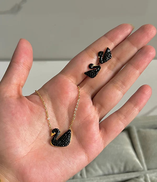 Novu Black Charm Jewelry Set