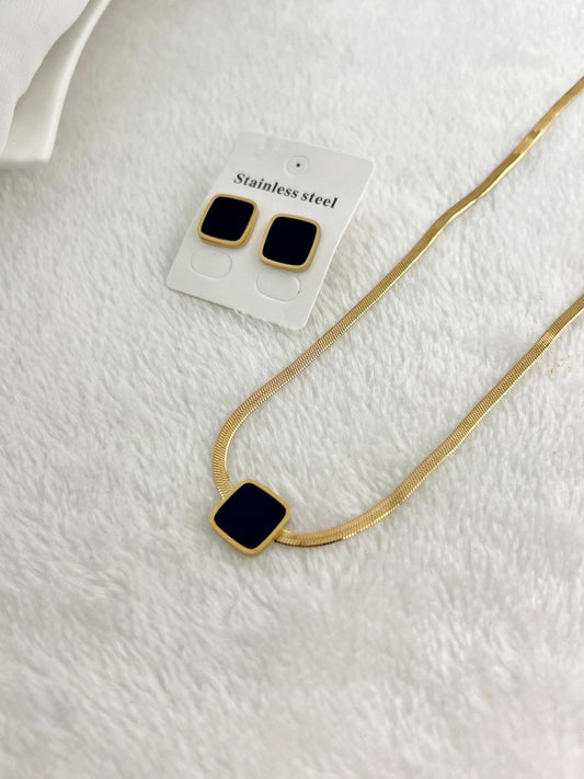 Gold Black stone Pendent set